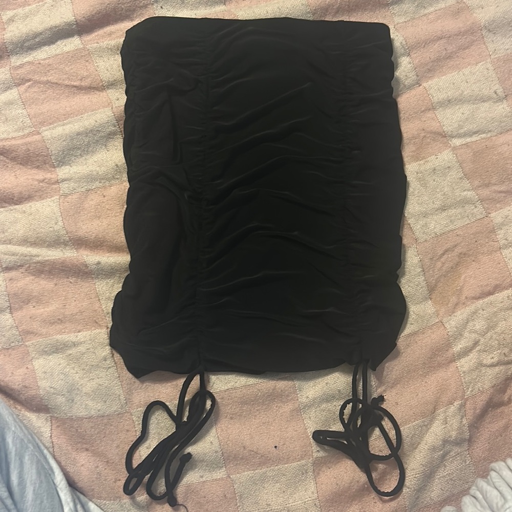 Rutched black skirt with strings